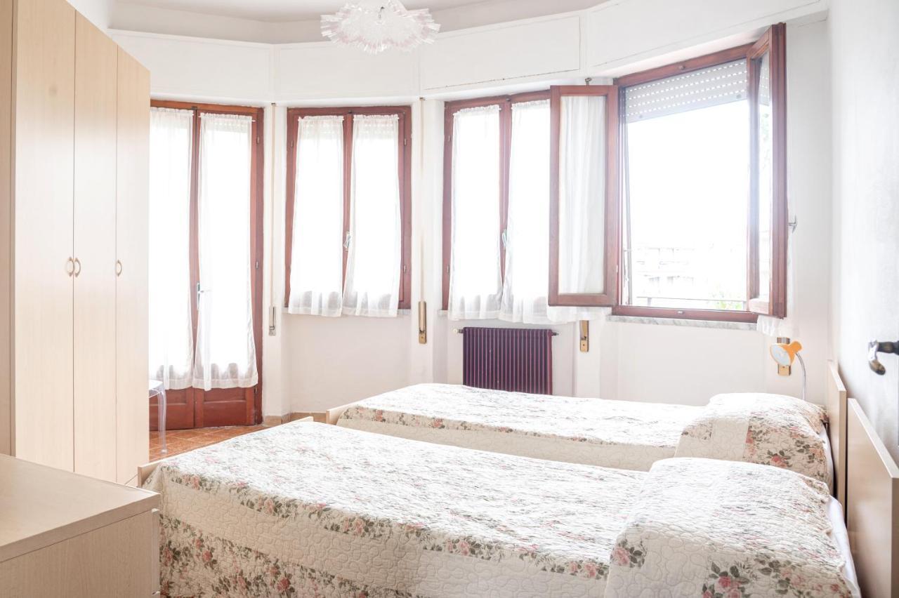 Iss Travel Apartments Casa Maria In Marina Di Massa Massa  Exteriér fotografie