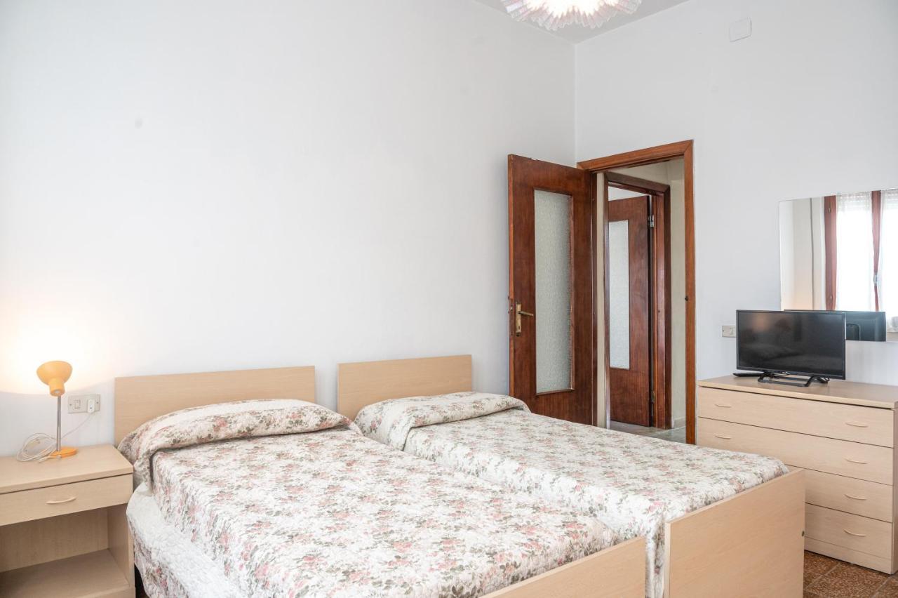 Iss Travel Apartments Casa Maria In Marina Di Massa Massa  Exteriér fotografie