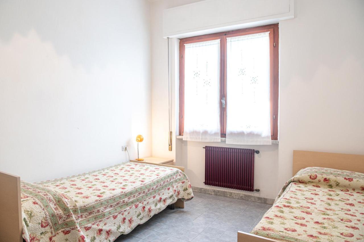 Iss Travel Apartments Casa Maria In Marina Di Massa Massa  Exteriér fotografie